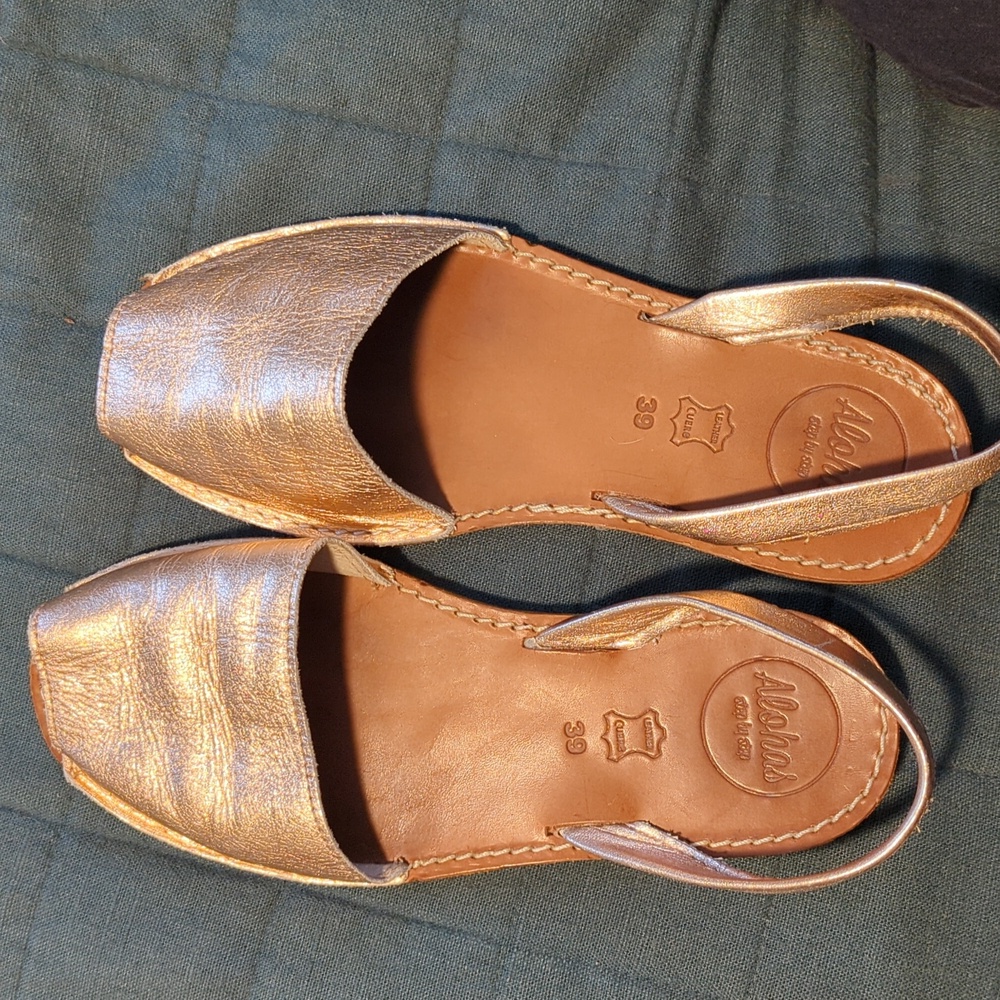 ALOHAS Made in Spain rose gold Metallic Leather peep toe sandals euro 39 us 9